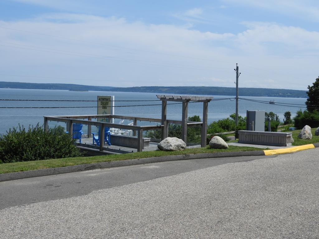 Admiral Digby Inn Restaurant And Cottages Exteriör bild