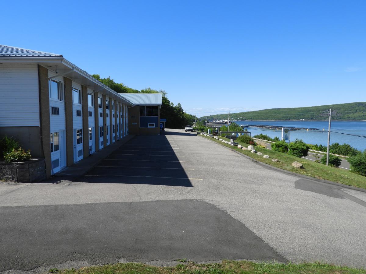Admiral Digby Inn Restaurant And Cottages Exteriör bild